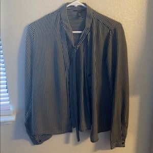 Forever 21 black and white stirred blouse